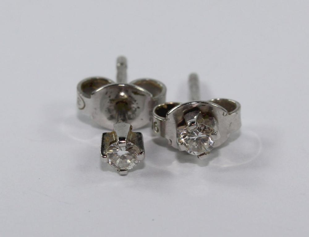 Diamond Stud Earrings in 9c... image