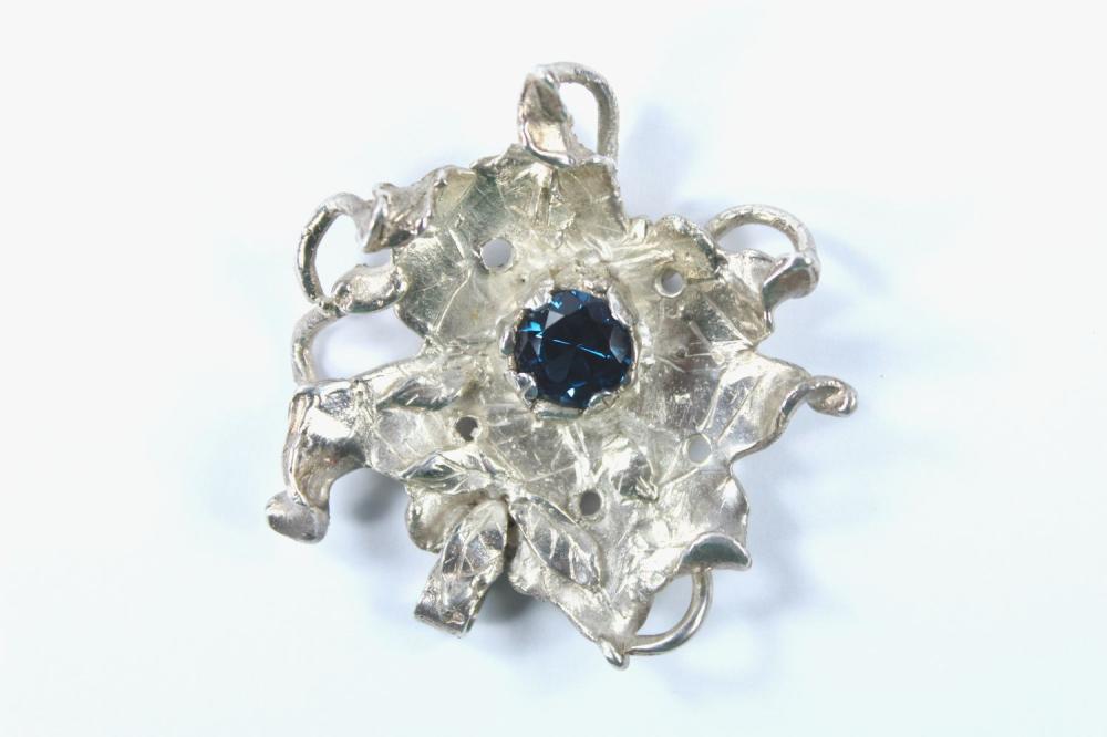 Organic-style Silver (925) Pendant with a central London Blue Topaz