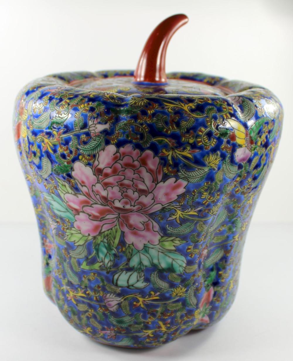 Chinese Porcelain Lidded Po... image