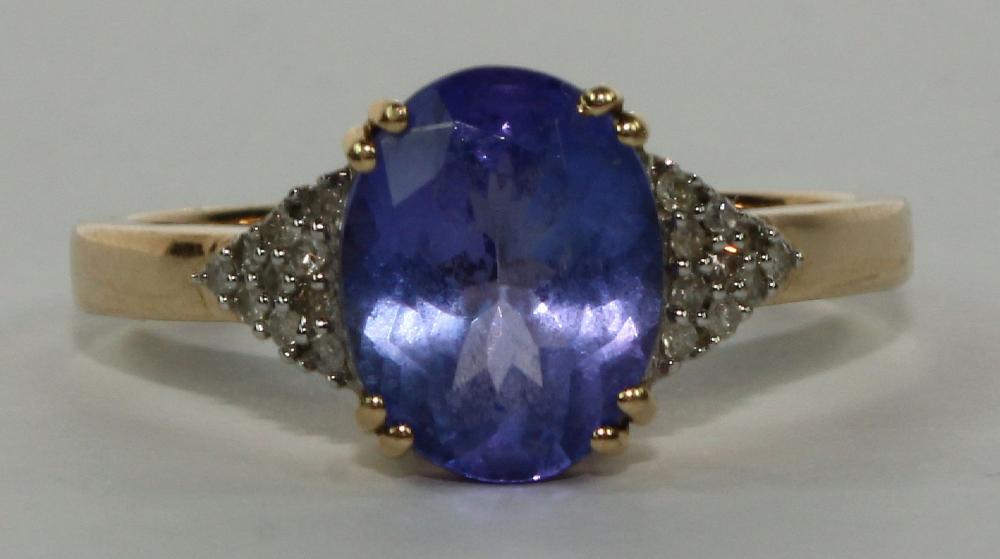 Tanzanite Ring in 9ct Yello... image