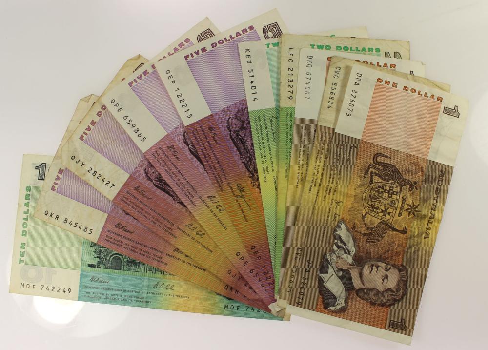Australia Decimal $1's (3), $2's (2), $5's (4) & $10's (1) Fine or better (10 notes)