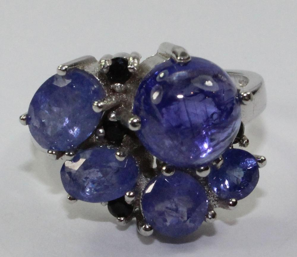Tanzanite & Sterling (925) Silver Ring
