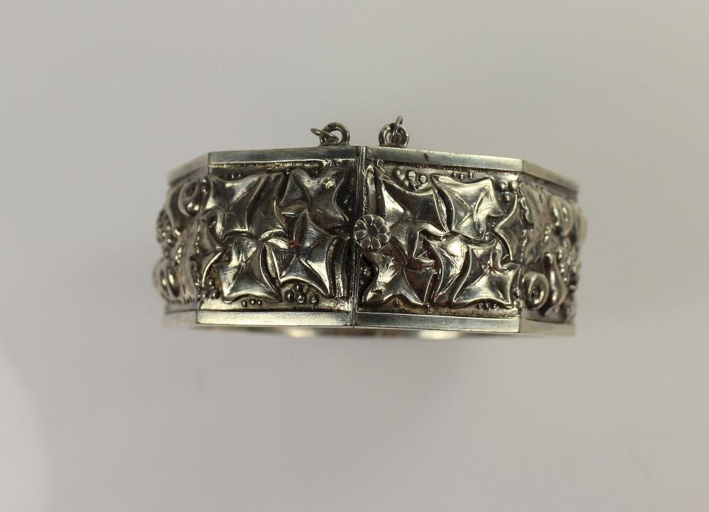 Vintage Floral Design Sterling (925) Silver Hinged Bracelet with Safety Chain