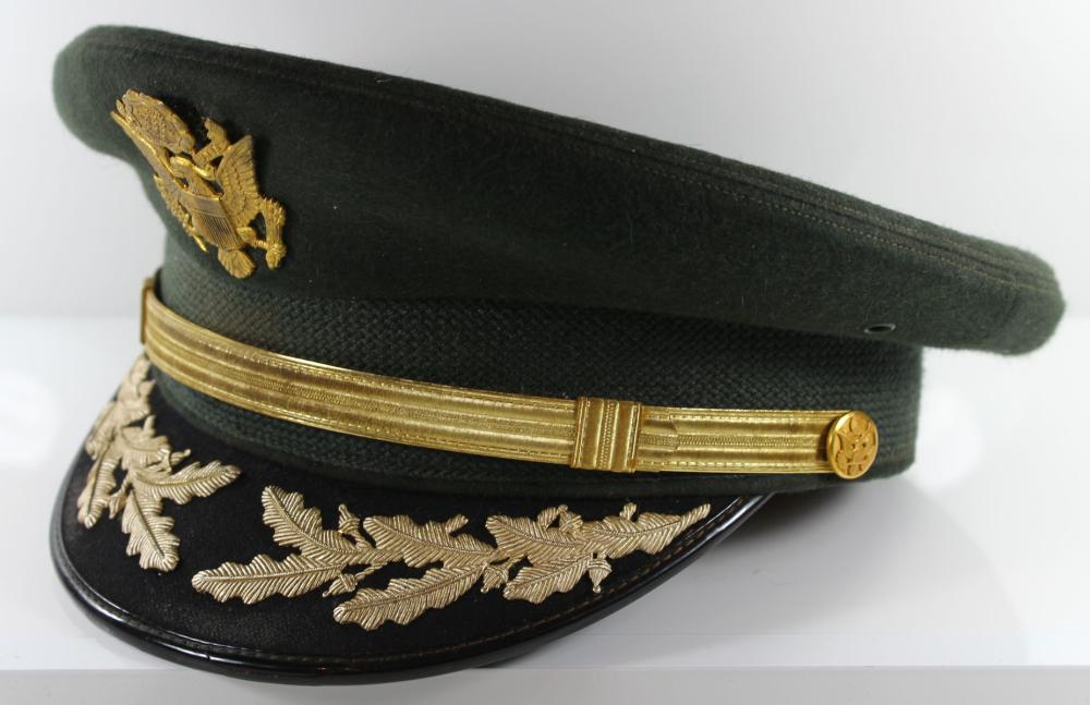 US Army issue Officer's Peaked Cap complete with Badges, Brocade & Chin strap, Extremely Fine condition