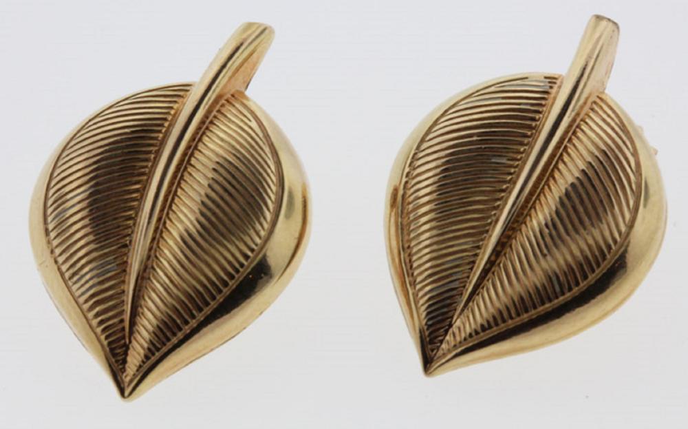 Leaf-shaped Earrings in 10c... image