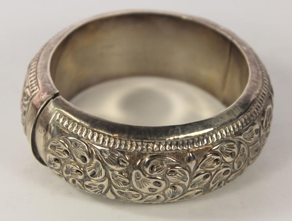 India Silver (925) Hinged B... image