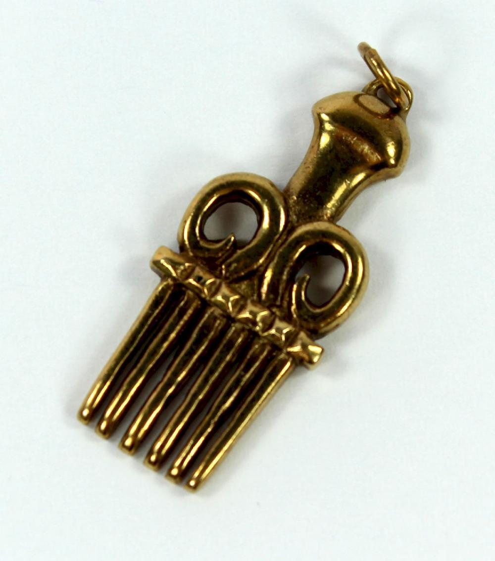 Comb Charm in 9ct Yellow Gold image