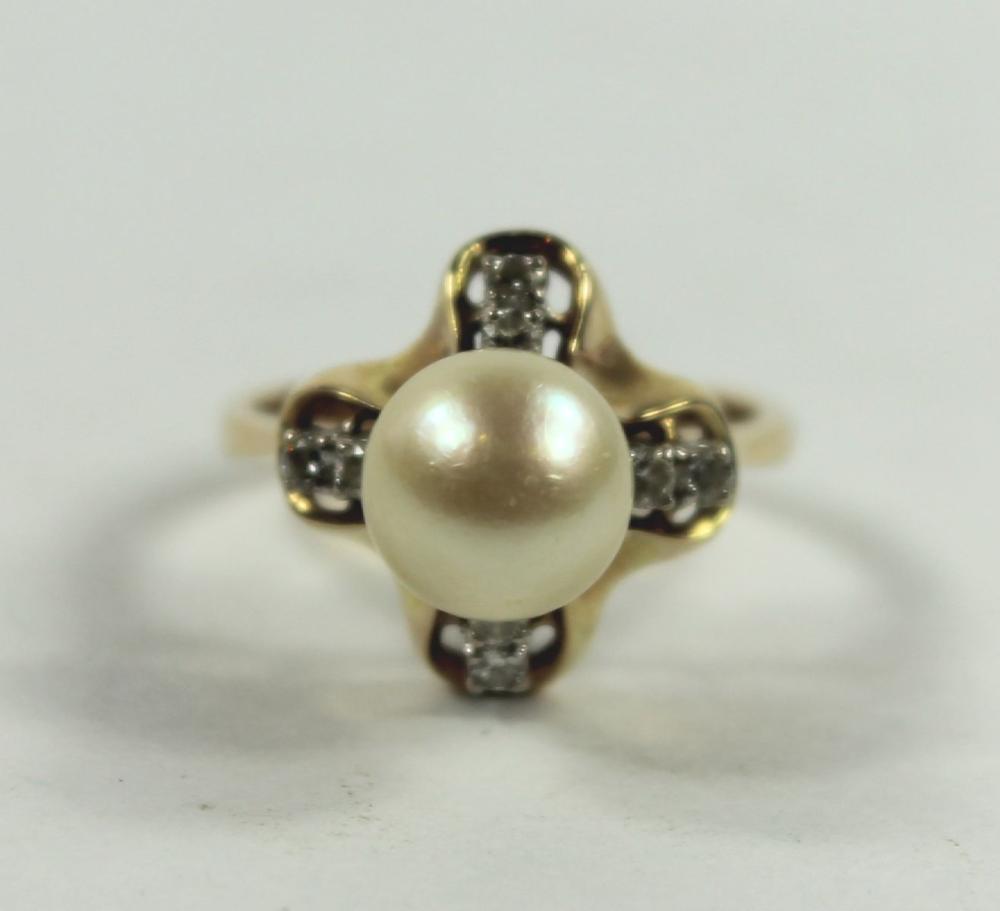 White Pearl Ring in 14ct Ye... image