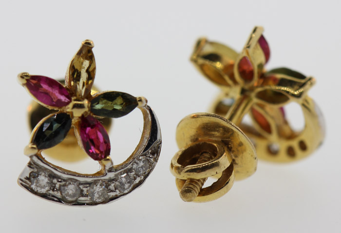 Modern Earrings in 18 ct Go... image