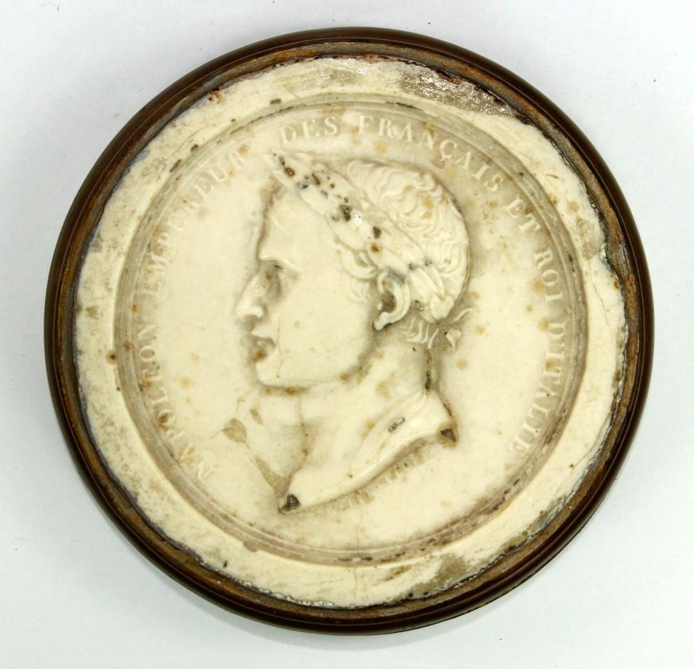 France Paper weight in whit... image