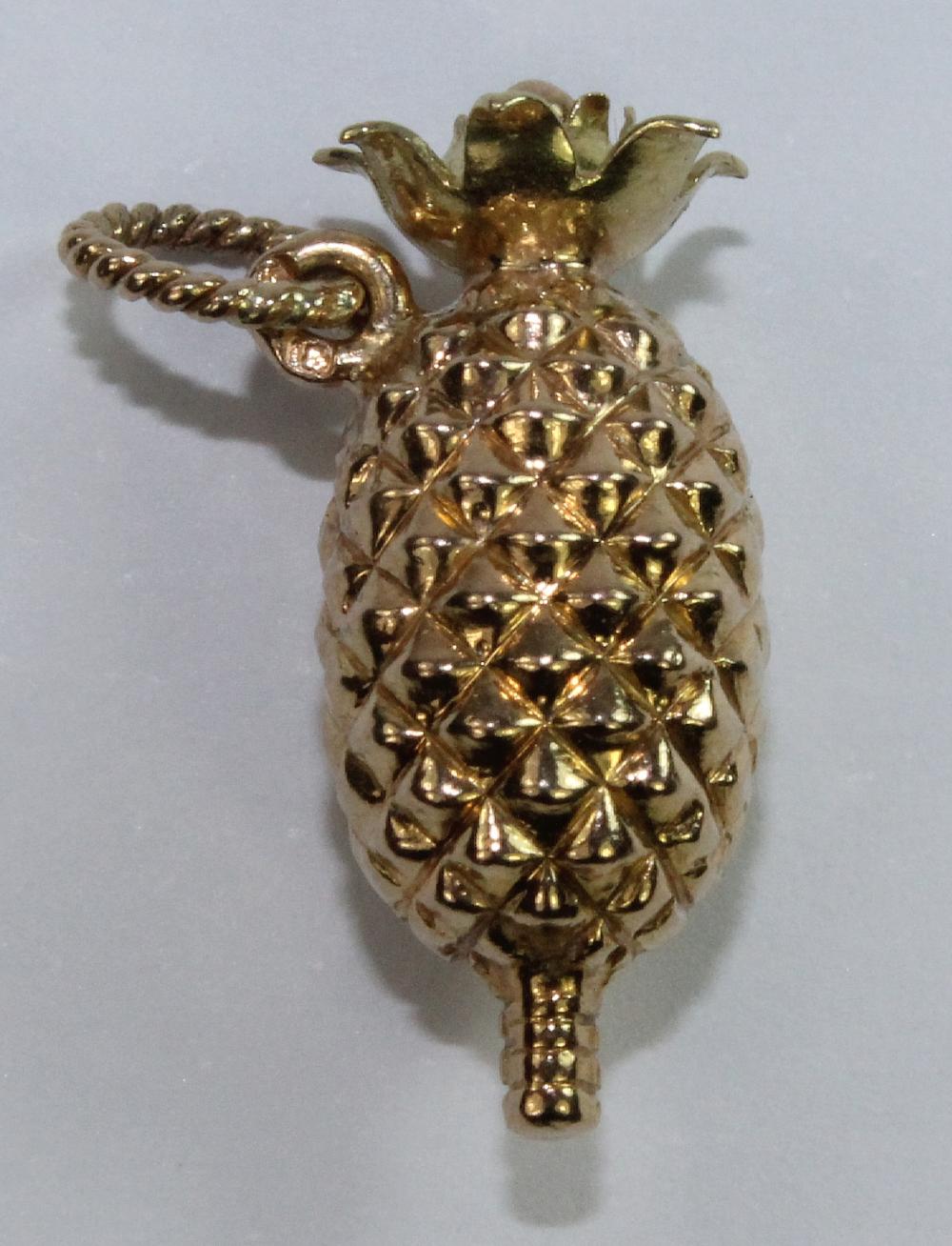 Pineapple Charm in 18ct Yel... image