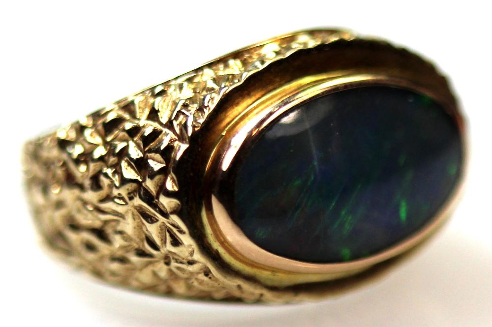 Men's Ring in 9ct Gold feat... image