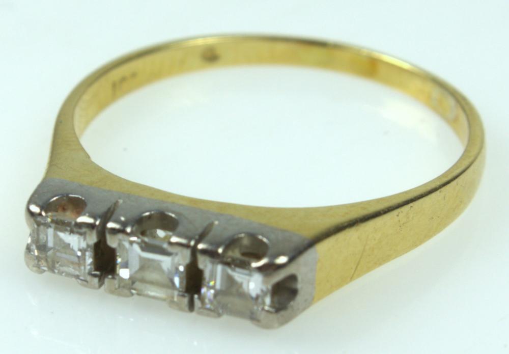Modern Diamond Ring in 18ct Yellow Gold