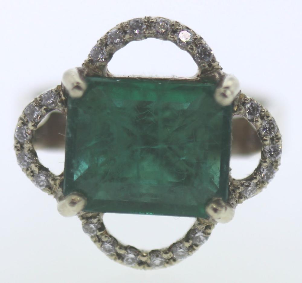 Stunning Emerald and Diamond Ring in 9ct White Gold