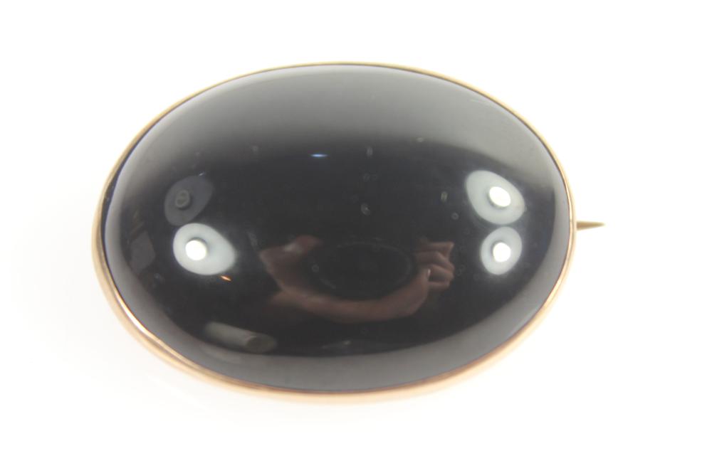 Vintage Black Onyx Brooch with 9ct Rose Gold Surround