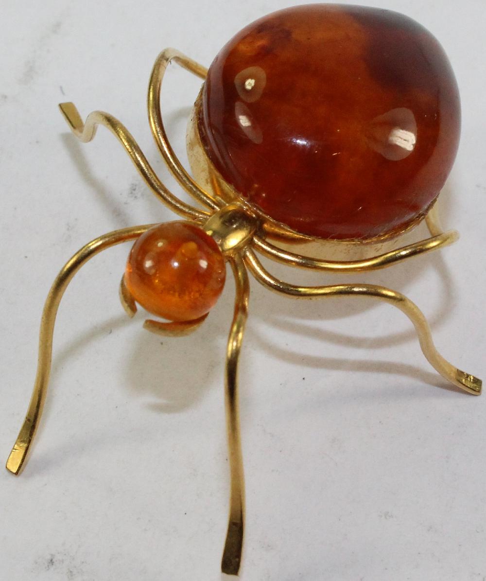Vintage 'Honey Ant' Brooch in Amber and Mixed Carat Yellow Gold