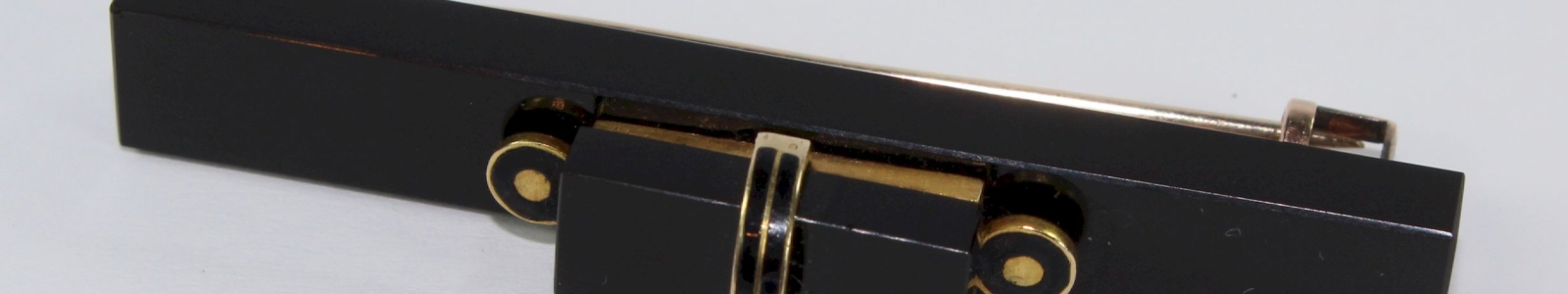 10.0-1600x300